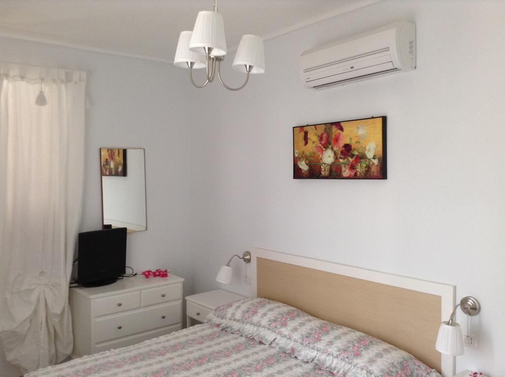Hotel Santa Rosalia مارينا دي كاميروتا الغرفة الصورة
