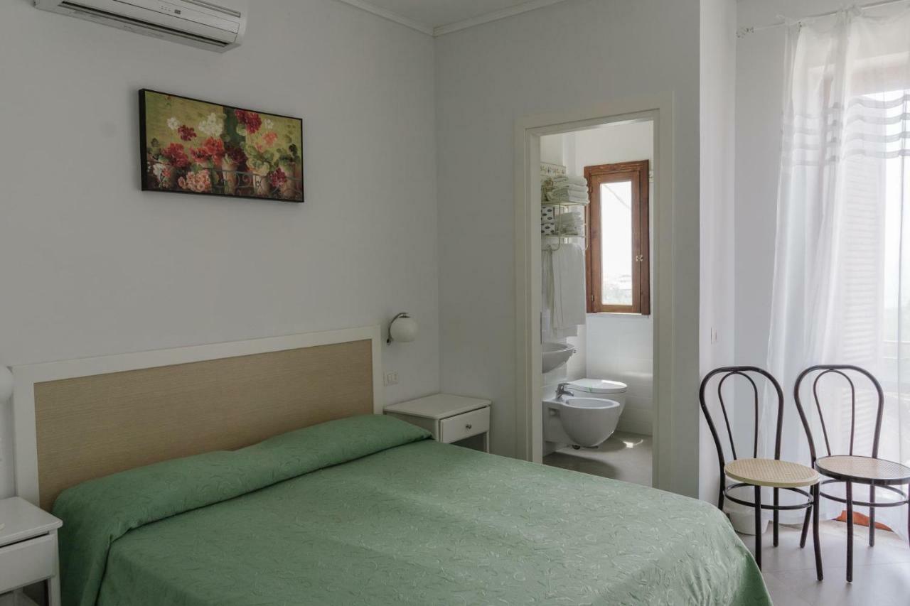 Hotel Santa Rosalia مارينا دي كاميروتا المظهر الخارجي الصورة