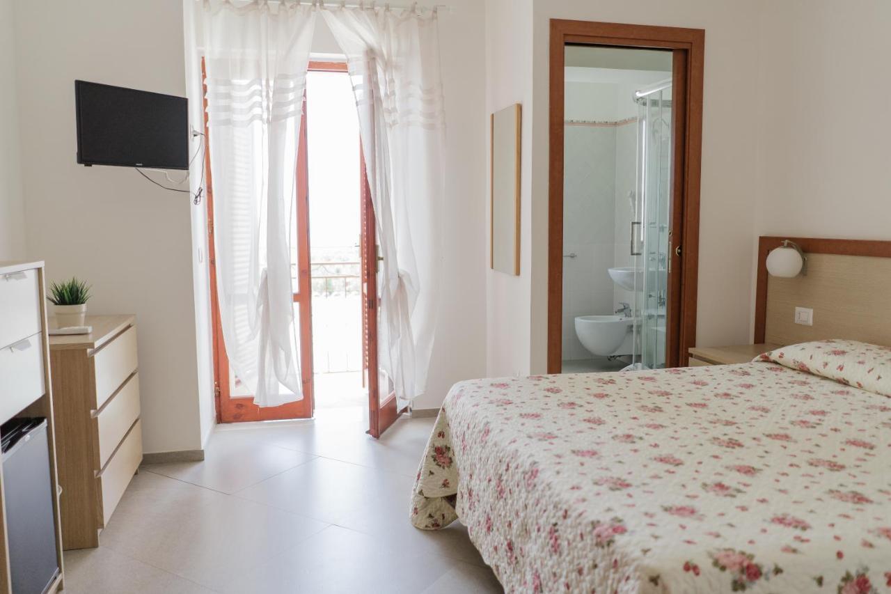Hotel Santa Rosalia مارينا دي كاميروتا المظهر الخارجي الصورة